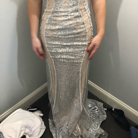 Prom dress. Never worn, size 2. - Picture 3 of 4